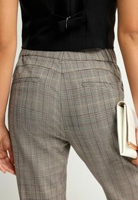 Next REGULAR FIT - Pantalon classique - brown check