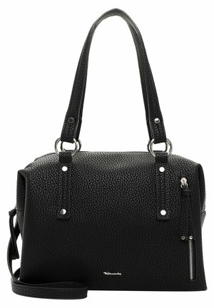 Bolso de mano de cuero negro texturizado con asas dobles en la parte superior, correa de hombro desmontable, bolsillo con cremallera plateada y detalles de herrajes plateados.