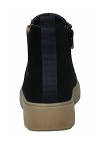Bottines en nubuck noir avec une doublure brune texturée, des panneaux latéraux élastiques et une semelle en caoutchouc gomme. Dotées d'une fermeture éclair pour un enfilage facile.