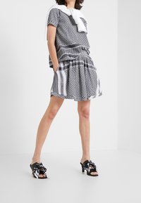 SUMMERY Copenhagen Blus - black