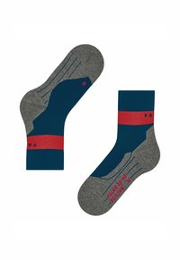 Marineblaue und graue Socken mit roten Streifen, verstärkter Zehenpartie und strukturierten Sohlen. Mit Größen- und Markendetails in kontrastierenden Farben gekennzeichnet.