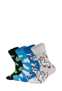 Fire par af farverige sokker arrangeret side om side, med designs af frøer, skyer og lamaer på sorte, blå og grå baggrunde.