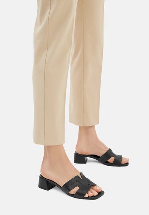 Jenny Šľapky - black