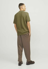 Jack & Jones PREMIUM SANDRI jasny brąz