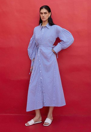 Touché Privé, DRAPED POPLIN DRESS - Φόρεμα πουκάμισο - blue