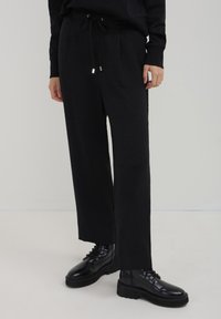 Calliope JOGGER  - Pantalon de survêtement - nero