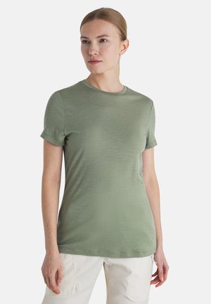Ljusgrön kortärmad t-shirt i mjukt tyg, med rund halsringning och figurnära passform. Minimalistisk design utan mönster.