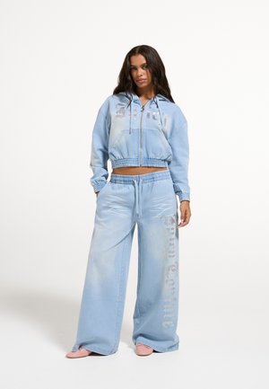 Juicy Couture, ANNEN - Панталони - light wash denim