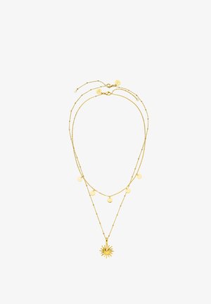 Doppellagige goldene Kette mit fünf kleinen runden Scheiben an der kürzeren Kette und einem sonnenförmigen Anhänger an der längeren Kette.