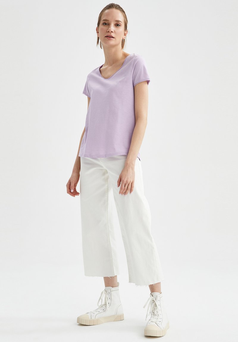 DeFacto T-shirt basic lila DeFacto T-shirt basic lila
