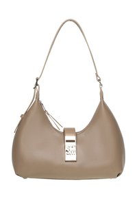 Beige leren handtas met een gladde textuur, hobo-vorm, enkele schouderband en een metalen logo-accent aan de voorkant.