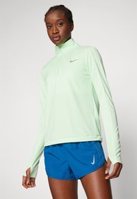 Nike Performance DRI-FIT PACER - Hosszú ujjú felső - vapor green/reflective silver