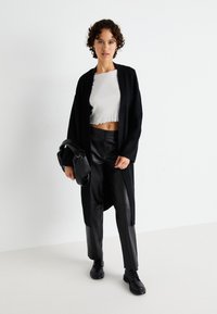 Vero Moda VMJUPITER OPEN  - Chaqueta de punto - black