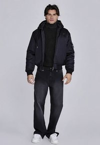 SIKSILK Vinterjacka - black