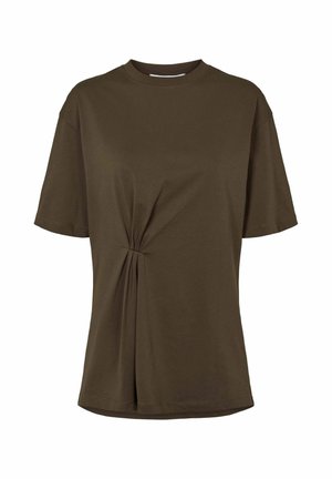 Temno olivno zelena majica s kratkimi rokavi, okrogel izrez in nabran, zavit detajl spredaj na levi strani.