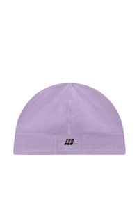 Hellviolette Mütze aus elastischem Stoff. Hat eine glatte Textur mit einer flachen Naht und einem kleinen schwarzen Logo auf der Vorderseite.