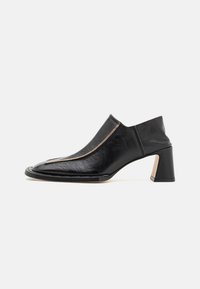 AUTUMN MULES - Klassikalised kontsakingad - black