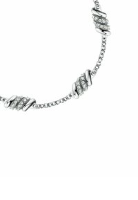 Collana in argento con maglie alternate lisce e texturizzate, decorata con cristalli trasparenti per un tocco di dettaglio ed eleganza.
