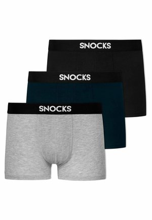 Trzy pary bokserków w kolorze szarym, czarnym i ciemnym teal. Miękka tkanina z czarnym elastycznym paskiem w talii z nazwą marki "SNOCKS."