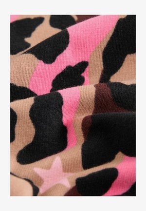 Állatmintás szövet, rózsaszín, fekete, bézs és barna színkeverékkel, puha tapintással és változatos mintákkal.