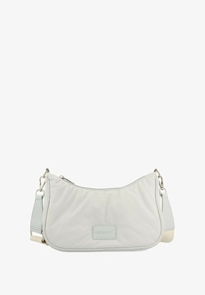 Bolso de nylon gris claro con forma curva, cierre de cremallera, correa ajustable y un panel de acento texturizado. Presenta un parche con el logotipo.