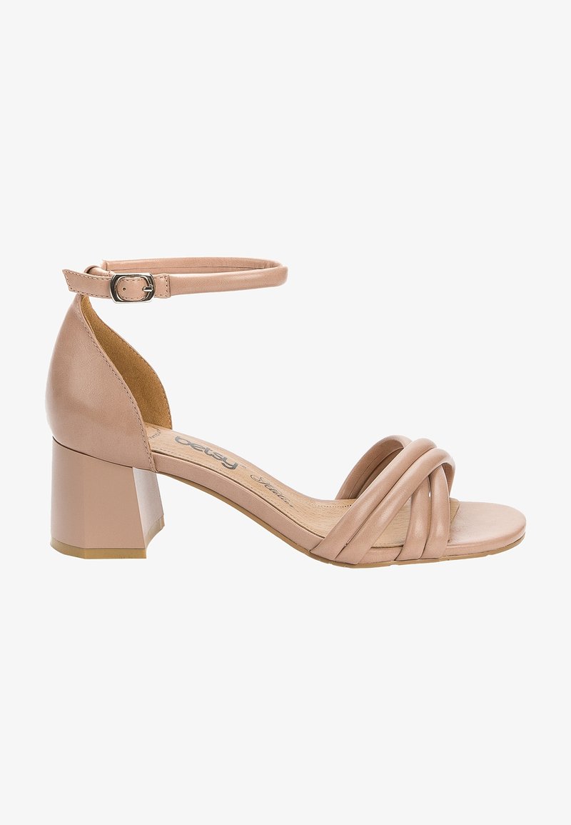 Betsy Sandales - pink