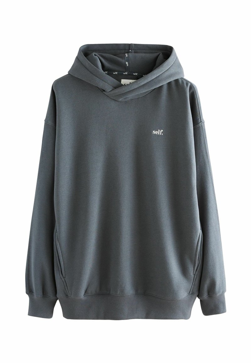 Grauer Hoodie aus weichem Stoff mit Kängurutasche, gerippten Bündchen und einem kleinen Logo auf der linken Brustseite.