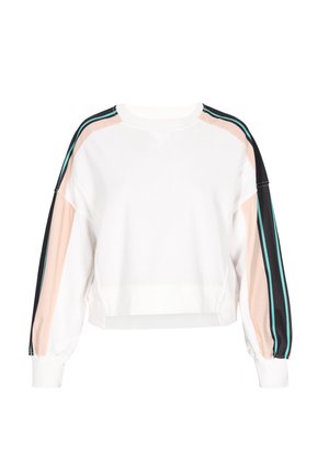 Felpa bianca corta con maniche oversize, caratterizzata da pannelli rosa pastello e neri, accentuata da strisce turchesi lungo le spalle.