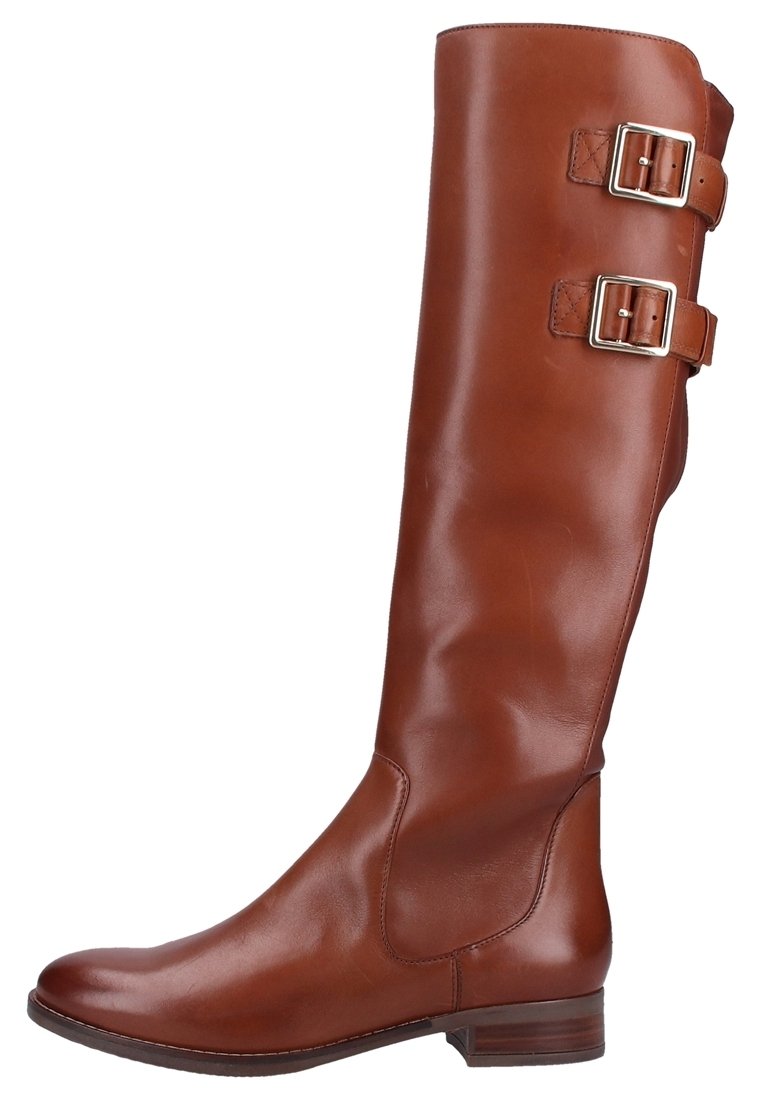 Bottes montantes en cuir marron avec deux sangles argentées à boucles, bout arrondi, texture lisse et talon bas empilé.