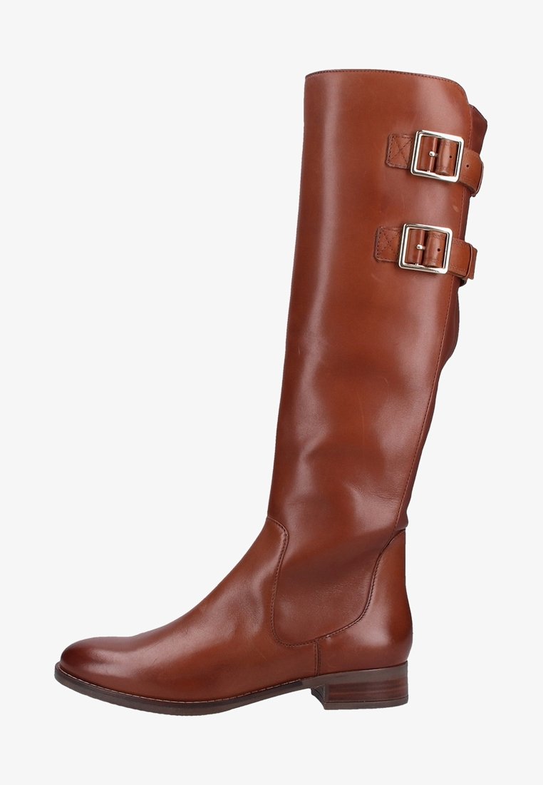 Bottes montantes en cuir marron avec deux sangles argentées à boucles, bout arrondi, texture lisse et talon bas empilé.
