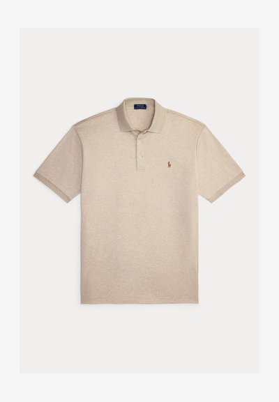 Polo beige à manches courtes avec col, patte à deux boutons et petit logo brodé sur la poitrine gauche.