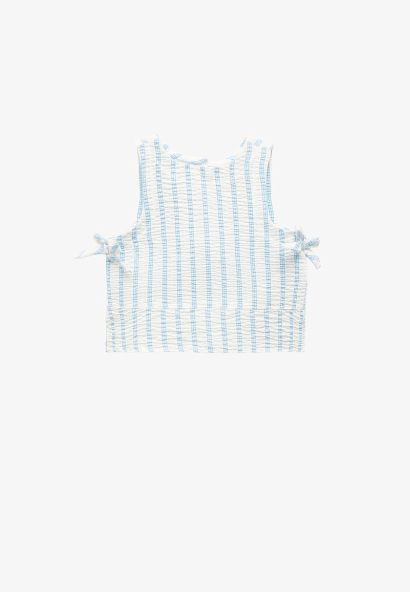 Top bianco senza maniche con strisce verticali blu, caratterizzato da lacci laterali e un tessuto testurizzato. Design semplice e casual con scollatura arrotondata.