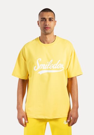 LORIK - Camiseta estampada - gelb
