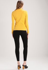 KIOMI TALL Langarmshirt - yellow