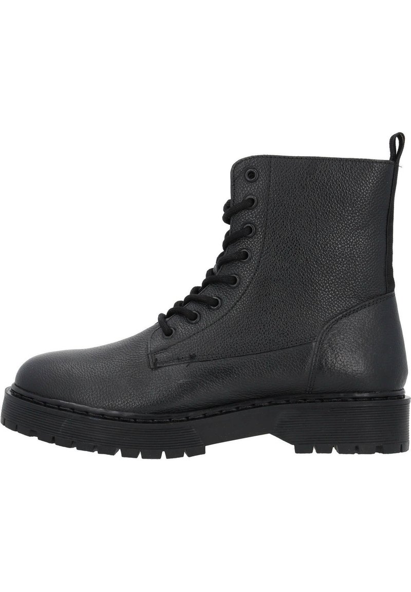 Bottes de combat en cuir noir avec une finition texturée, un design à lacets et une semelle épaisse et bulky. Comprend une languette à l'arrière.