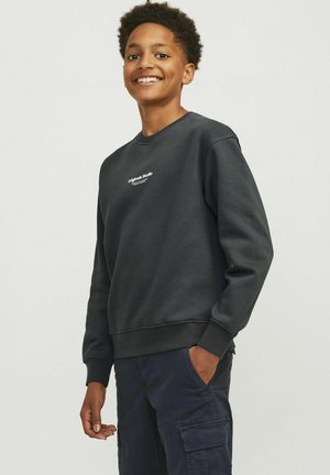 Sweatshirt en coton gris foncé avec col ras du cou, poignets et ourlet côtelés. Présente une impression de texte blanc sur la poitrine. Coupe décontractée et texture lisse.