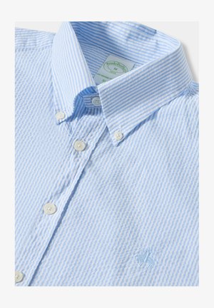 Hellblau-weiß gestreifte Button-Down-Bluse mit Kragen, besticktem Logo, weißen Knöpfen und strukturiertem Stoff.