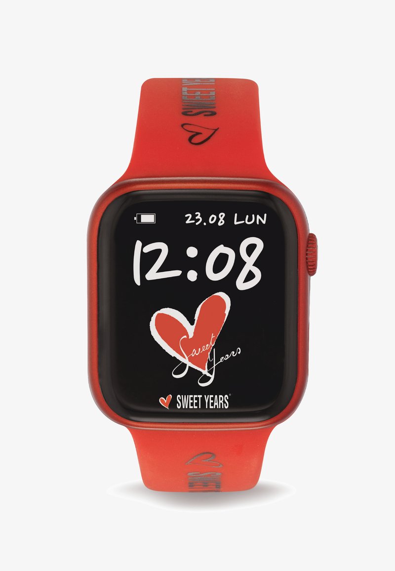 Crvena silikonska pametna sat s kvadratnim crnim ekranom. Ekran prikazuje vrijeme, datum i crveni srcasti logo s natpisom "Sweet Years".