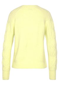 Kabelstrickpullover in leuchtendem Gelb. Verfügt über einen gerippten Kragen und Bündchen sowie eine strukturierte Gestaltung an den Ärmeln, hergestellt aus weichem Strickmaterial.