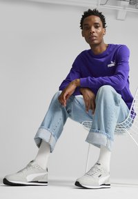 Puma ST RUNNER V4 UNISEX - Tenisice - cool light gray white black