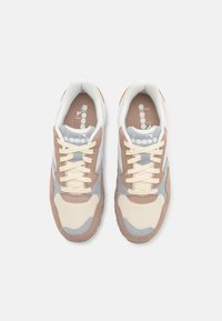 Diadora N902 UNISEX - Trainers - coffee bean/cloud cream