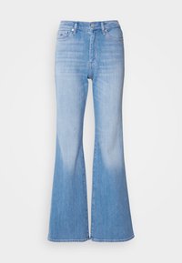 Lyseblå denim bukser med vid ben og høy midje, med knappelukking og beltehemper. Glatt tekstur og falmet finish nedover beina.