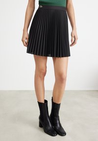 Lacoste - Pleated skirt - black Thumbnail Image 1