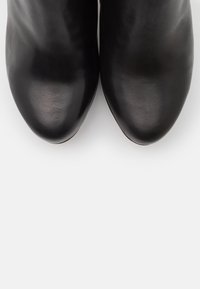 Bullboxer Botas de tacón - black