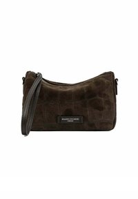 Borsa a pochette in suede marrone con una texture a motivo coccodrillo, chiusura con zip e tracolla in pelle staccabile. Marchio visibile su un'etichetta nera.