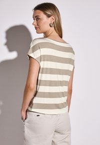 Street One STREET ONE GESTREIFTES T-SHIRT - Camiseta estampada - beige