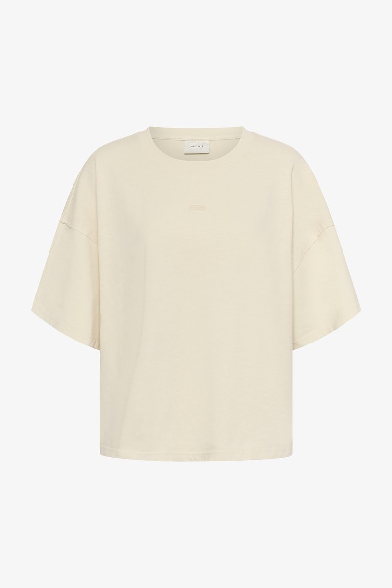 Cremfarbenes, oversized T-Shirt aus weicher Baumwolle, mit rundem Halsausschnitt und breiten kurzen Ärmeln, versehen mit dezent geprägtem Branding auf der Vorderseite.