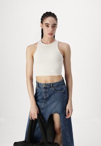 Pegador AYLA CROP - Top - washed coast sand white