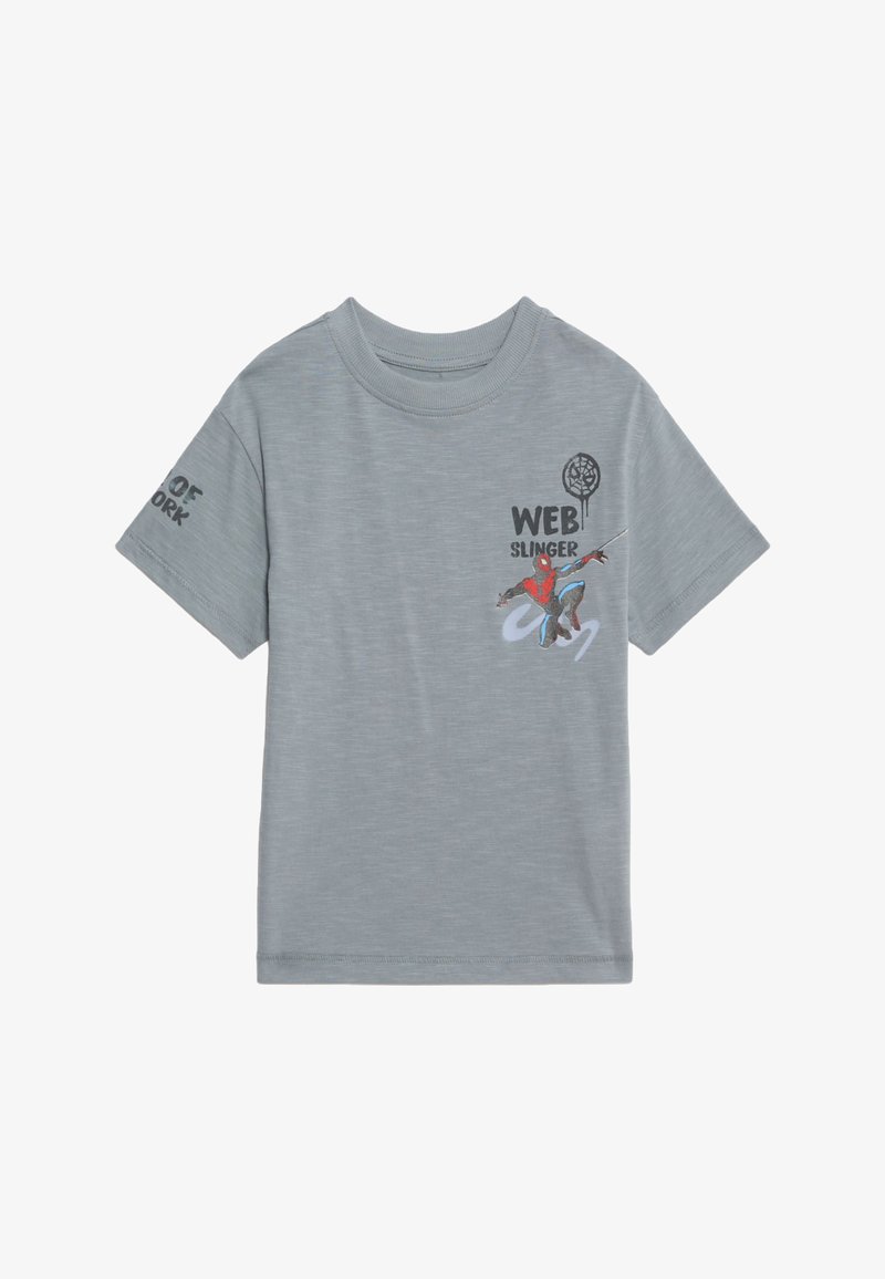 Camiseta de algodón gris con cuello redondo, mangas cortas y un estampado gráfico de un personaje columpiándose, etiquetado como "WEB SLINGER".