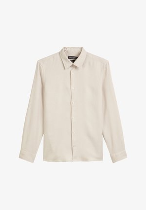 Helle beige Langarmbluse aus glattem Stoff, mit klassischem Kragen, Knopfverschluss und geknöpften Manschetten. Keine Muster oder Verzierungen.